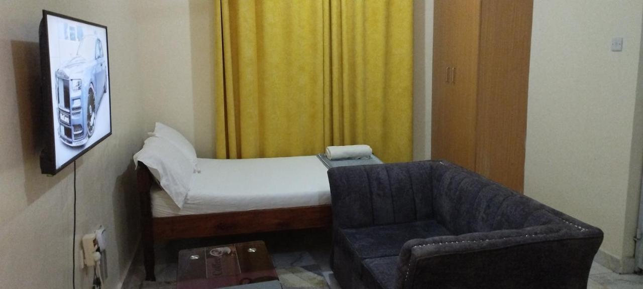 Bed and Breakfast Divine Studio à Mombasa Extérieur photo